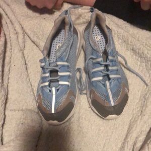 Gattuso water shoes size 6